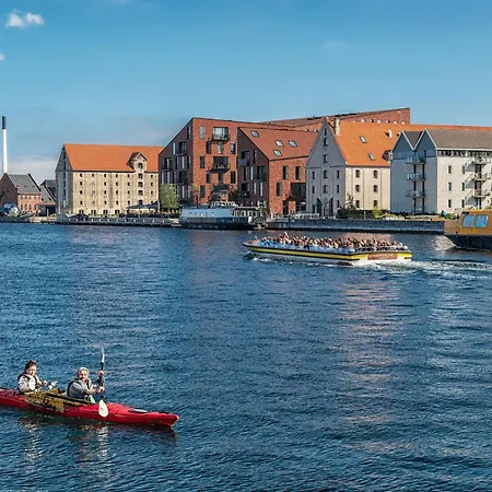 Apartment Sanders View - Stunning Two-bedroom With Harbor View